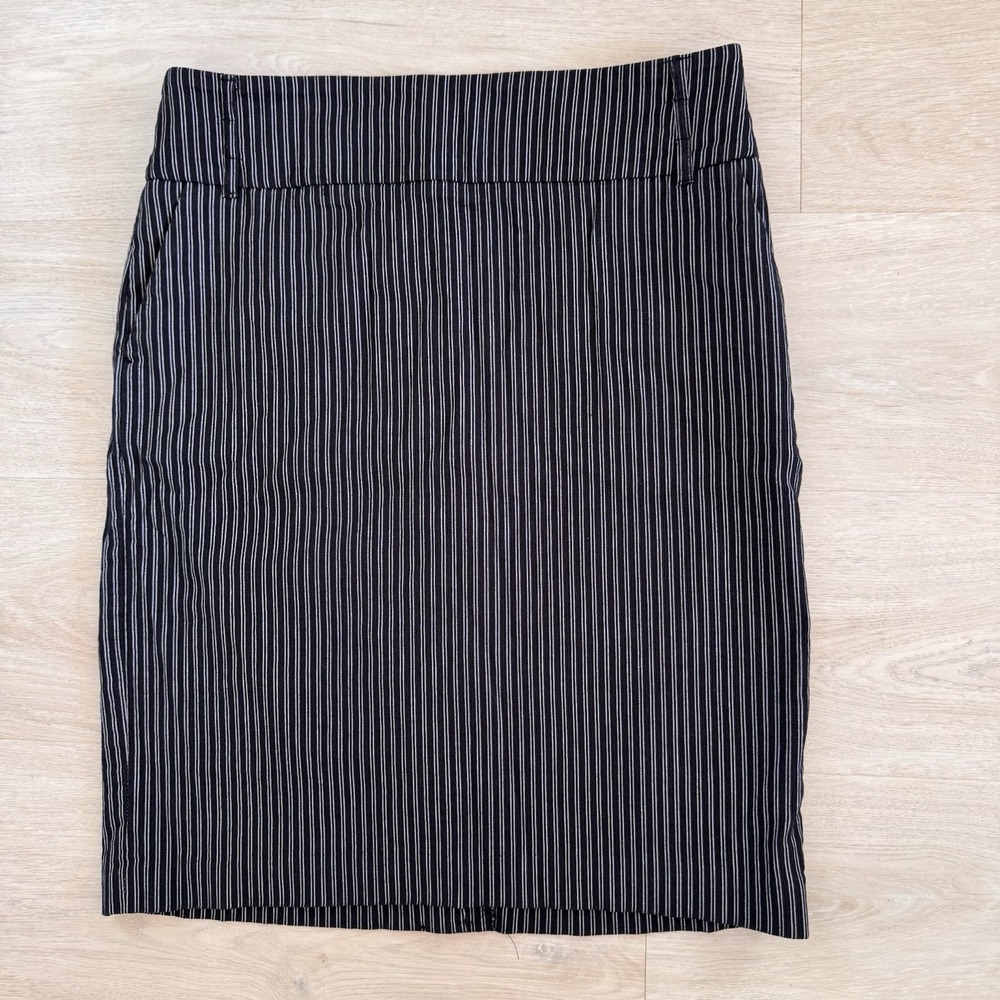 Apostrophe Stretch Pinstripe Pencil Skirt Size 10 Black White Women's